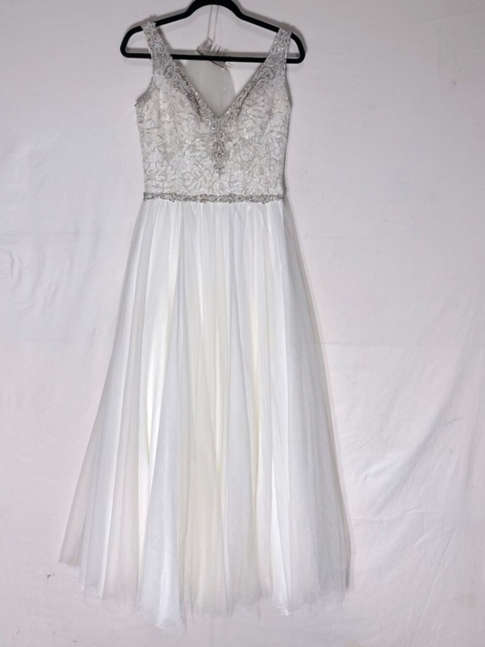 Allure Bridals White Wedding Dress With Veil 10